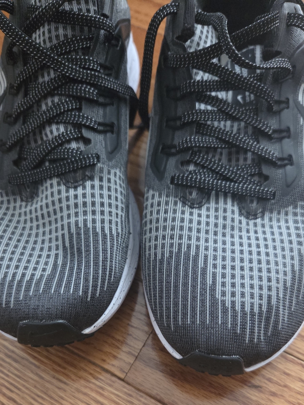 Nike Zoom Men's Black and White Running Sneakers - Picture 8 of 8